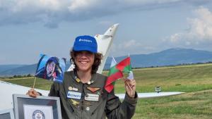 Седемнадесетгодишният белгийски пилот Мак Ръдърфорд който направи околосветско пътешествие с