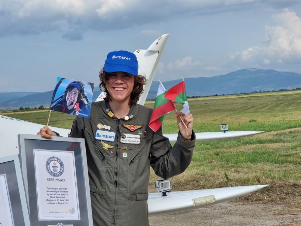 Седемнадесетгодишният белгийски пилот Мак Ръдърфорд, който направи околосветско пътешествие с