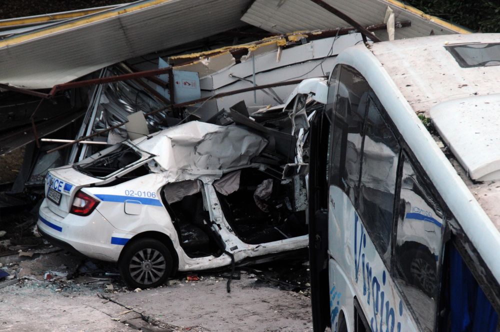 Двама загинали полицаи след гонка между автобус с мигранти и патрулка в Бургас