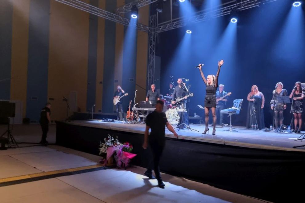 Поради здравословни причини на част от екипа на Лили Иванова