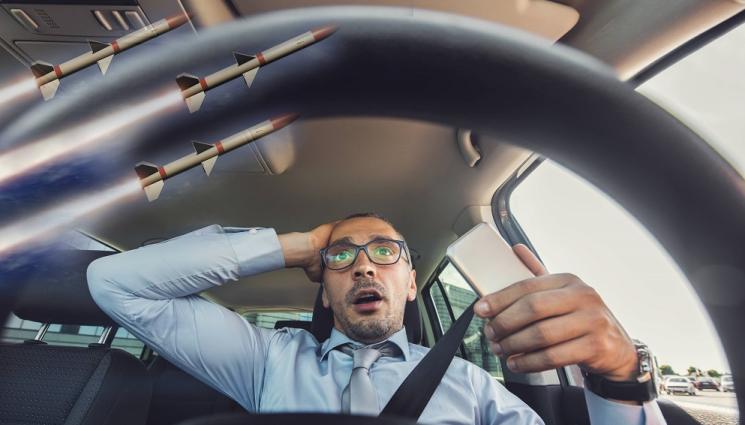 а - ПАНИКА В ШВЕЦИЯ: Шофьори настръхнаха след сигнал за въздушна атака