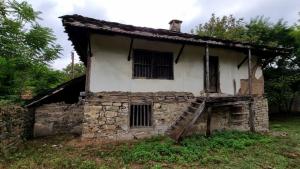 Къщата музей на Васил Левски в село Батулци община Ябланица от