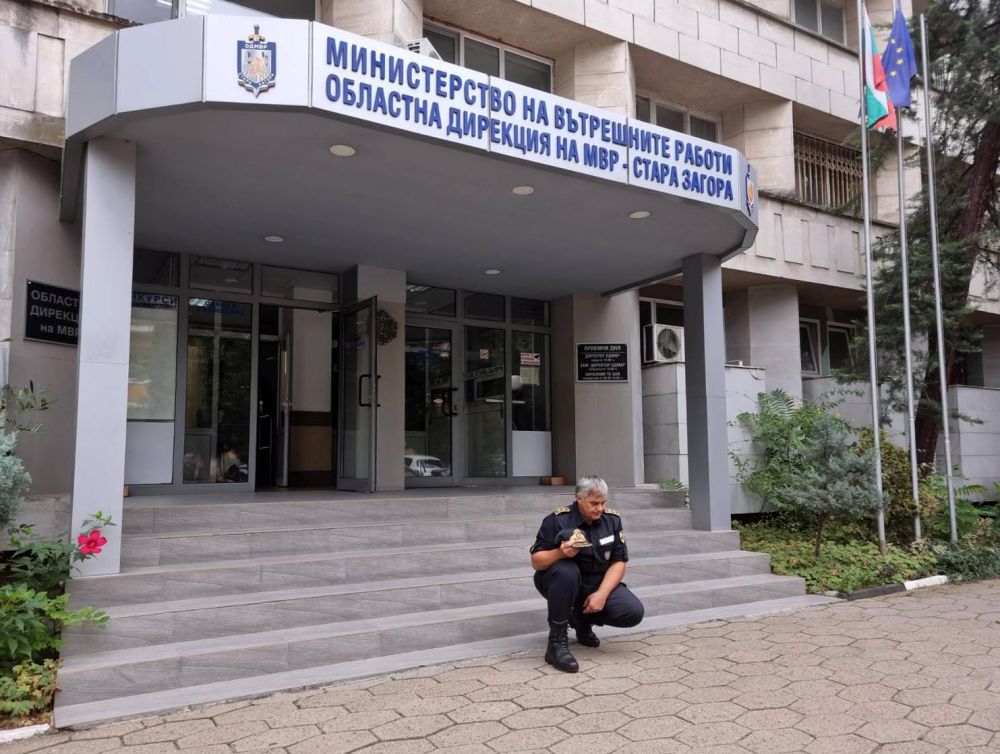 МВР отдаде почит на загиналите в Бургас полицейски служители