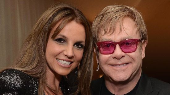 Elton John и Britney Spears пуснаха видеото на „Hold Me Closer”
