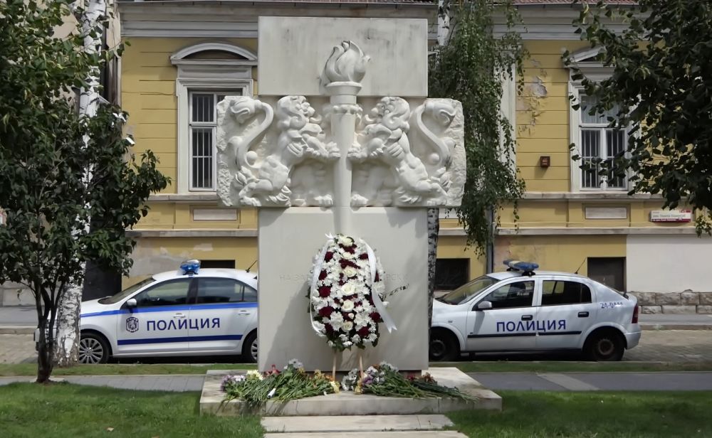 МВР отдаде почит на загиналите в Бургас полицейски служители