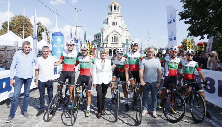 Весела Лечева - Спортният министър Весела Лечева даде старт на колоездачната Обиколка на България