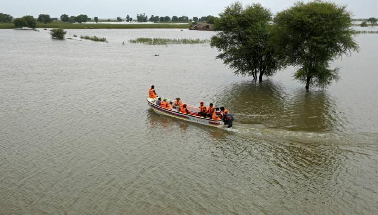 дъждове Пакистан - БЕДСТВИЕ: Мусонните дъждове потопиха Пакистан (СНИМКИ+ВИДЕА)
