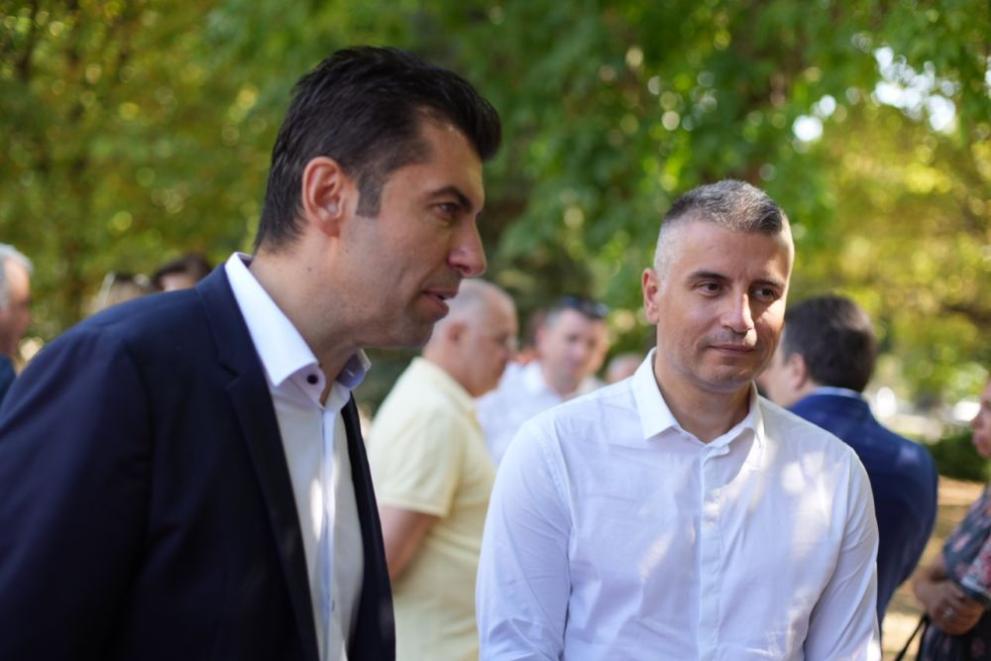  Политическа партия в Раднево Кирил Петков Асен Василев 