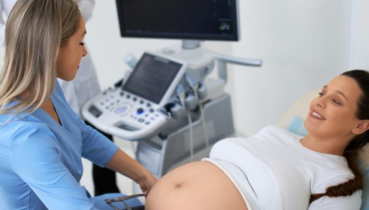 Бременни - Следят 7000 бременни без здравни вноски