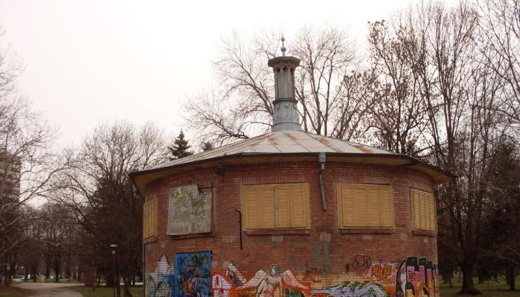 Зала на смеха - Възстановяват Залата на смеха в Русе