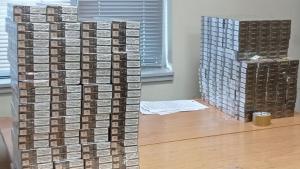 Митническите служители откриха 20 400 къса 1020 кутии контрабандни