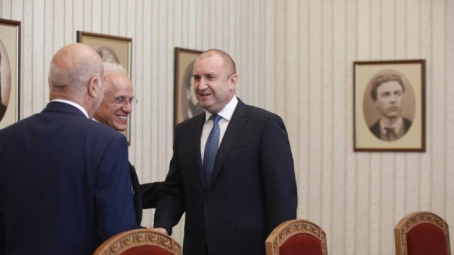 Радев поиска България да участва в управлението на порт Александруполис