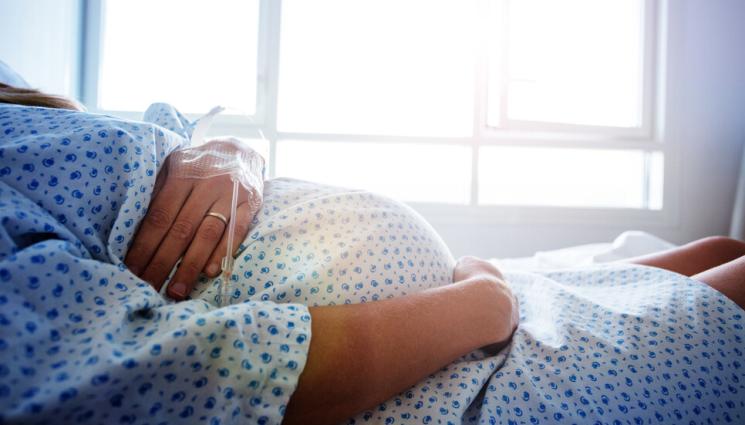 Родилка - СЛЕД КАТО ИЗРОДИХА МЪРТВО БЕБЕ В ЛИНЕЙКА: МЗ погна лекарите!