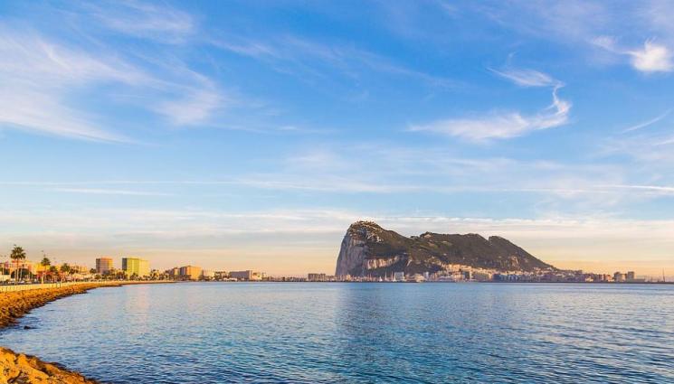 Гибралтар - Падат стените на Гибралтар!