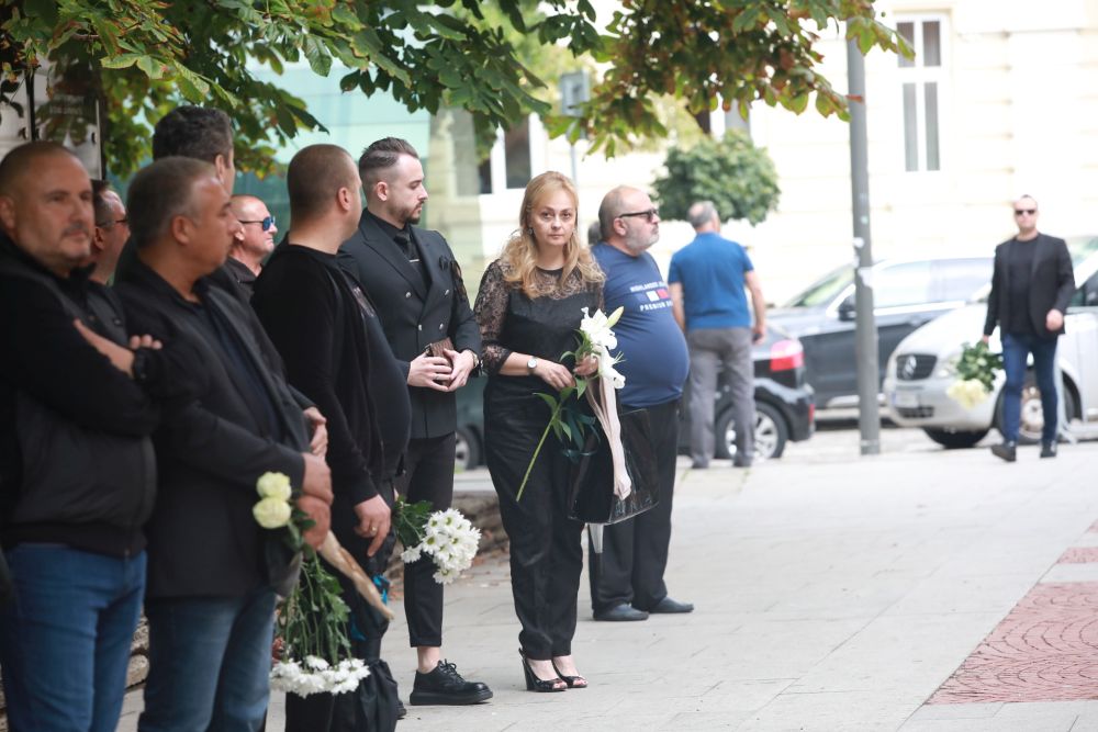 Изпратиха Камен Костадинов в последния му път