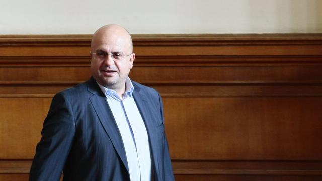 Политици, роднини и приятели изпратиха Камен Костадинов в последния му път (СНИМКИ)