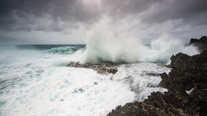 Мощният тайфун Муйфа се приближава днес към бреговете на южни