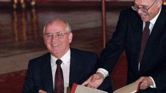 Михаил Горбачов - първият и последен президент на СССР (ГАЛЕРИЯ)