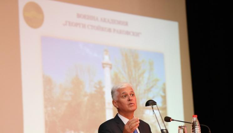 Димитър Стоянов - Министърът на отбраната: Надявам се да дадем импулс за модернизацията на Българската армия