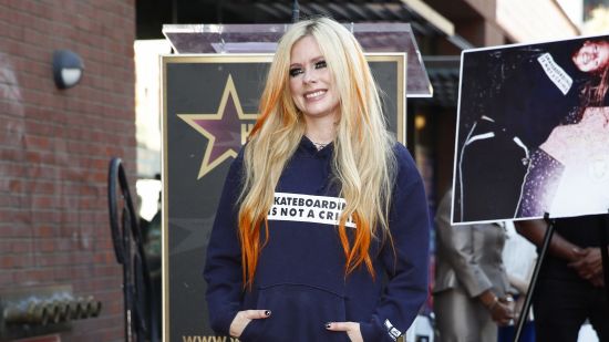 Avril Lavigne със звезда на Холивудската алея на славата
