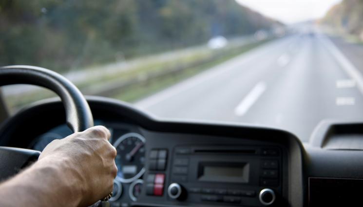 шофьор магистрала - ИЗГОРЯ ПЕНСИЯТА: Шофьор изгуби парите си за старост заради кражба на 7 долара!