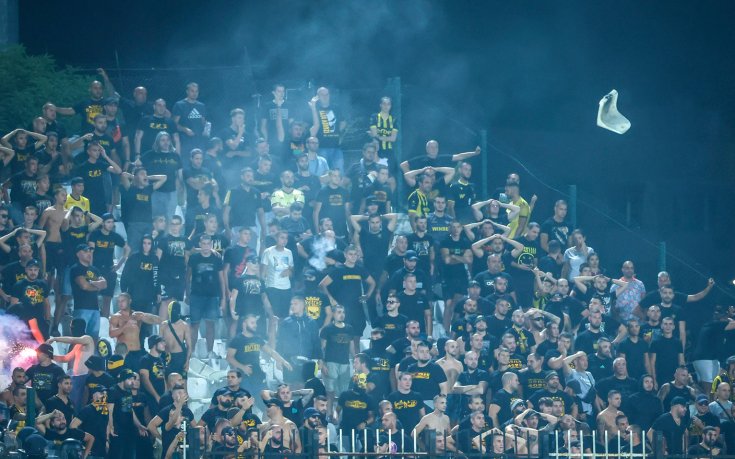 Ботев Пловдив заплашен с лишаване от домакинство, има ранен полицай