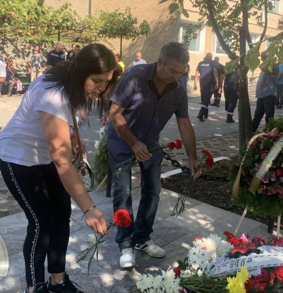  починали Бобов дол 