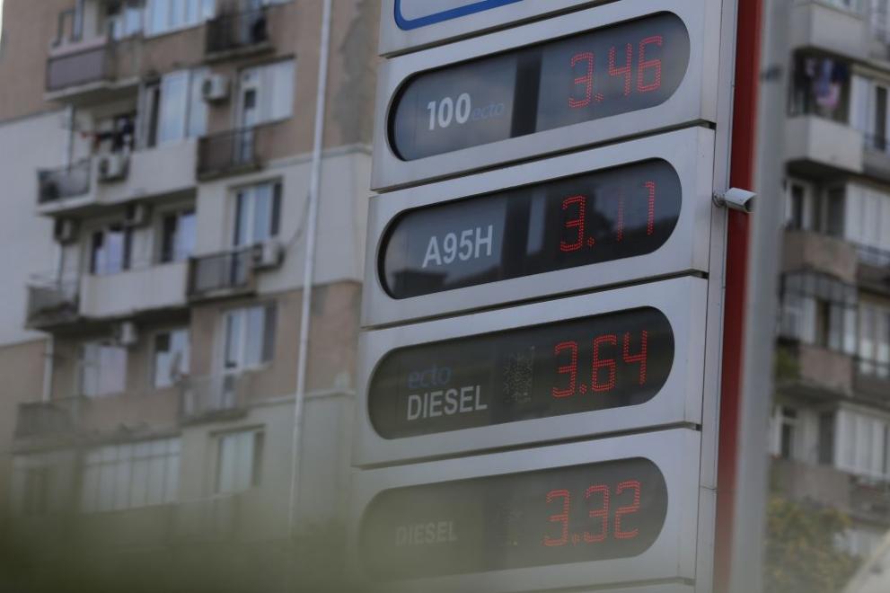 Цената на литър бензин А95 на основните столични бензиностанции варира