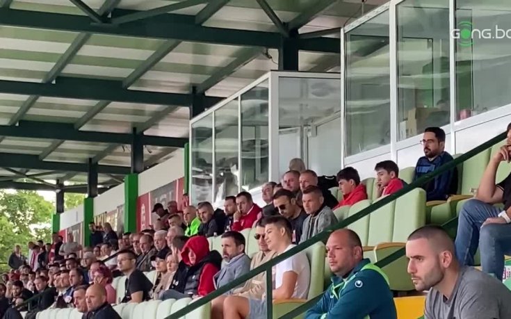 Димитър Бербатов наблюдава срещата в Бистрица