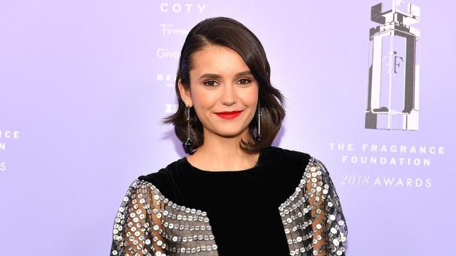 Нина Добрев блести в компанията на звездни актьори (СНИМКИ)