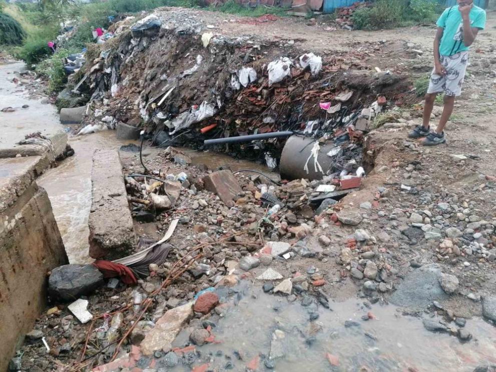 Затруднено е преминаването по три улици в Петрич, съобщиха от