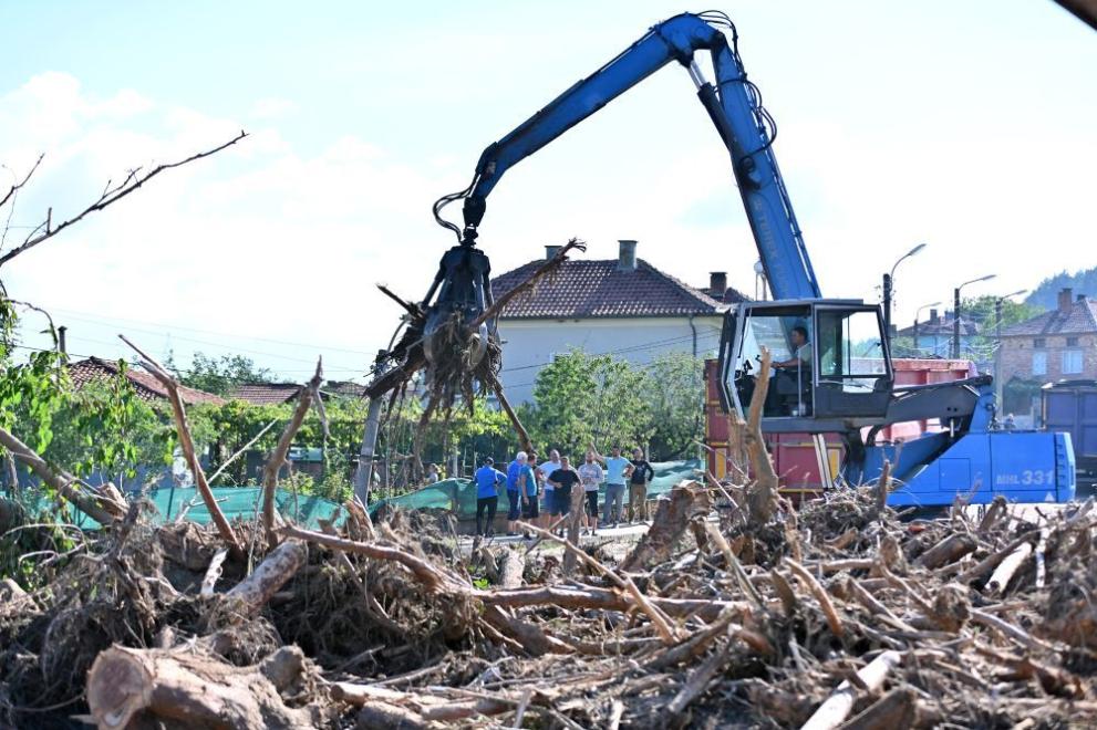 Всички хора, чиито домове пострадаха от наводненията в Карловско, са