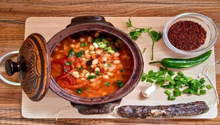 рецепти - По манастирски: Вкусна нашенска боб чорба