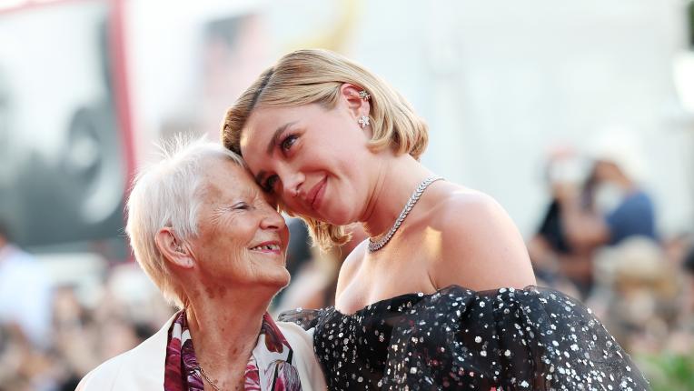 Флорънс Пю и 85-годишната ѝ баба превзеха аления килим във Венеция 