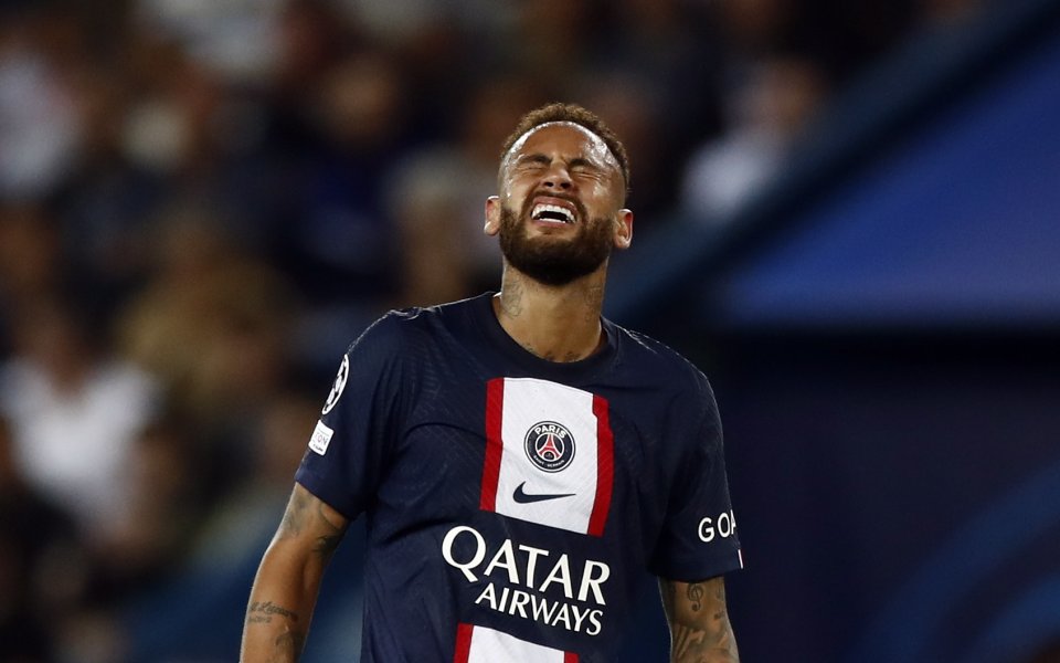 Реферът Даниел Зийберт се е извинил на Неймар, че му вдигна