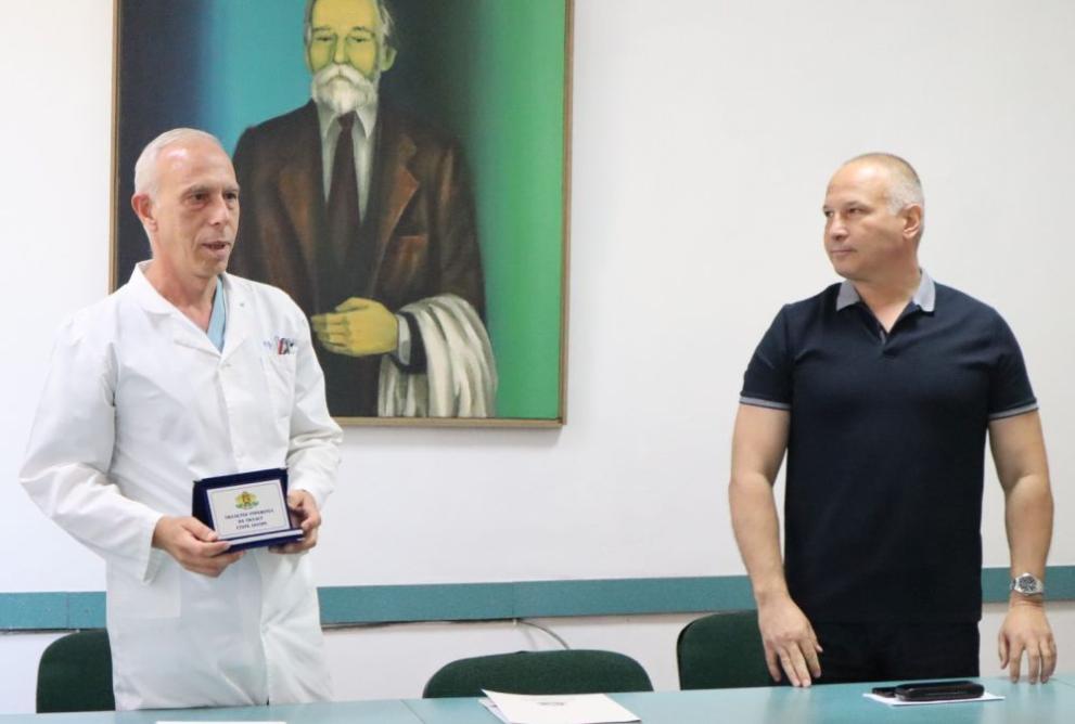 Иван Чолаков връчи грамоти на екипите на клиники от УМБАЛ