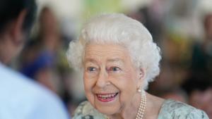 Животът на Елизабет Втора най дълго управлявалият британски монарх е представен