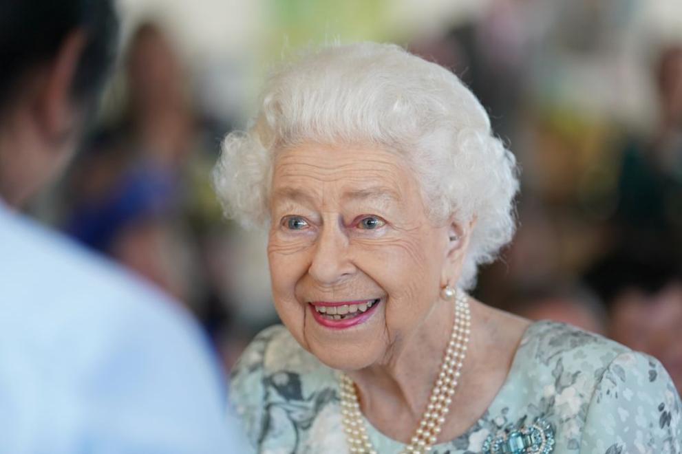 Животът на Елизабет Втора, най-дълго управлявалият британски монарх, е представен