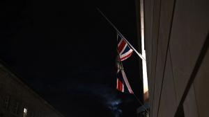 Британското посолство в София осъмна с наполовина свалени знамена в