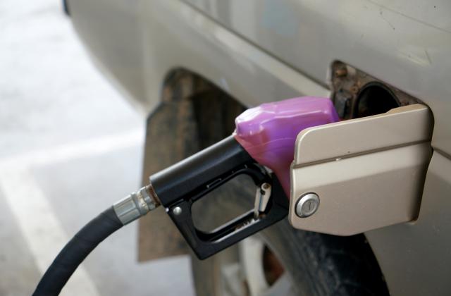 Цените на колонките на бензиностанциите у нас си остават все