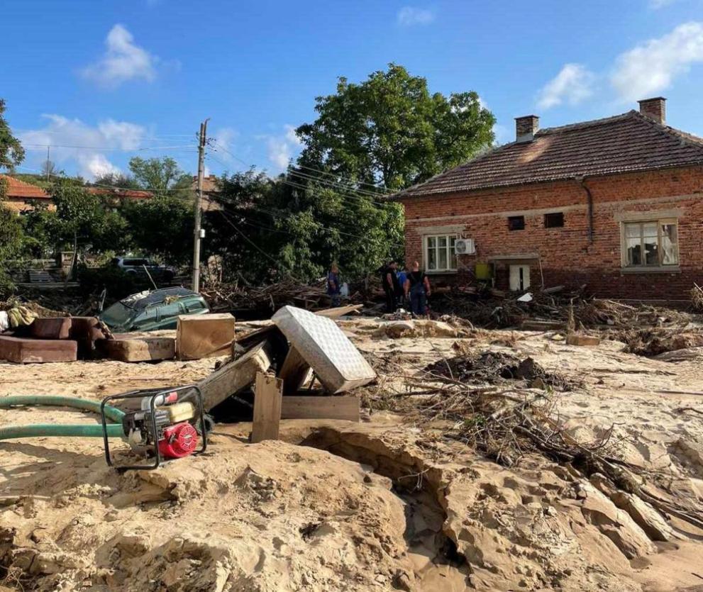 Собствениците на 168 пострадали имота в община Карлово вече са
