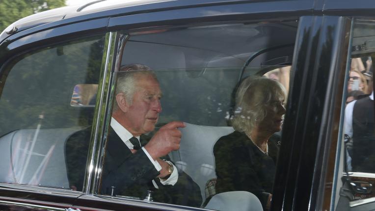  Чарлз се завърна в Лондон като новия крал 