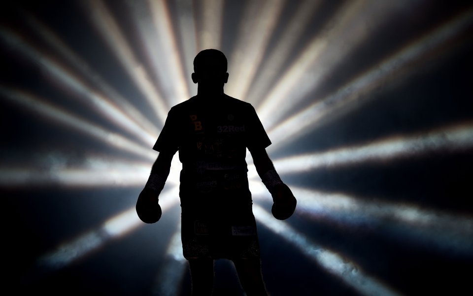 Боксов съдия пострада по време на мача между Марио Агияр