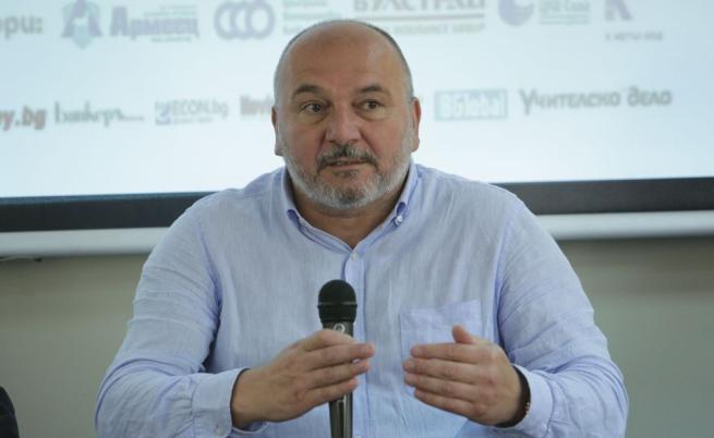 Дацов: Бюджетът върви по инерция, а сметката може да дойде с по-високи данъци