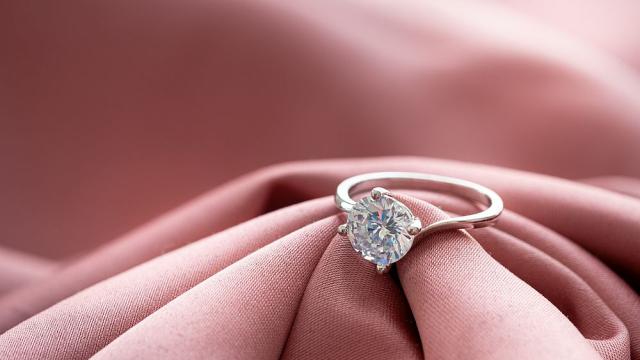 Пръстен, изгубен преди 17 години пръстен, бе върнат на собственика