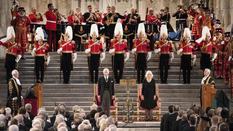 Камарата на общините и Камарата на лордовете се събраха, за да изразят съболезнованията си на Крал Чарлз III за смъртта на Кралица Елизабет II