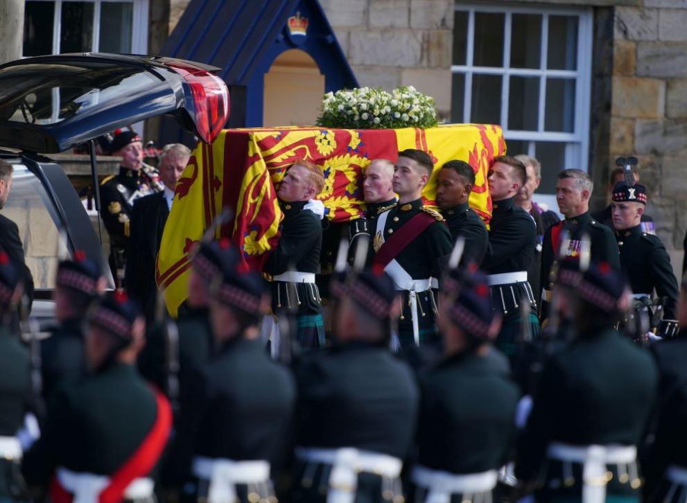 Крал Чарлз Трети поведе траурната церемония за покойната кралица Елизабет