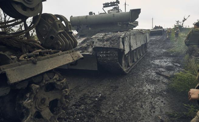 Украйна засилва натиска върху отстъпващите руски войски