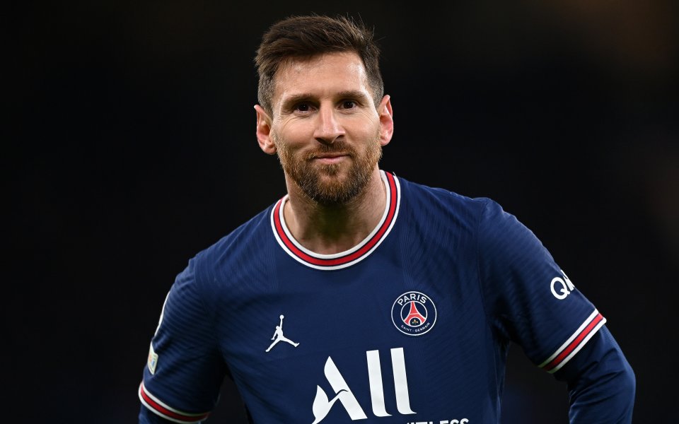 Аржентинската звезда Лео Меси няма да бърза с решението за