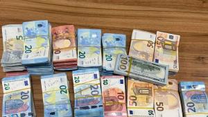 Митническите служители откриха недекларирана валута с левова равностойност 842 485